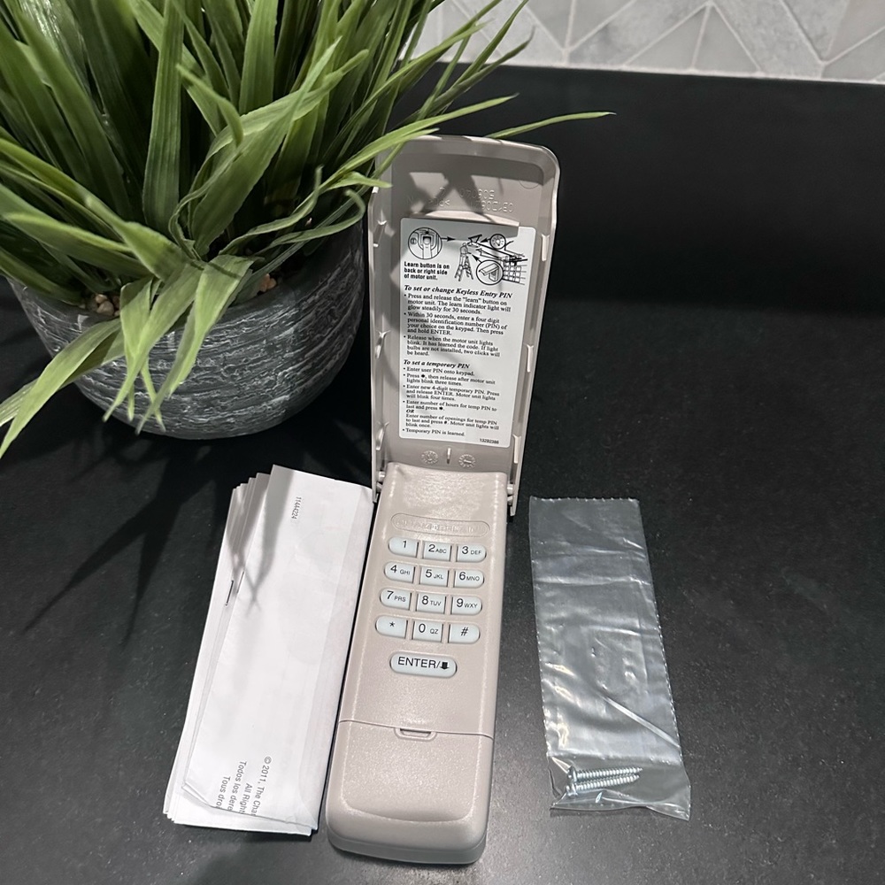 ✨ Chamberlain Keypad ✨ - Picture 2 of 6